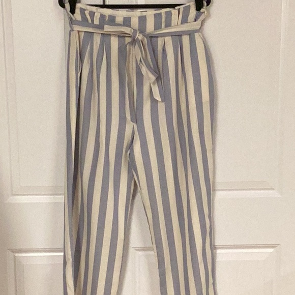 Lulu’s Blue & Ivory Striped Paper bag Pants - Picture 5 of 7